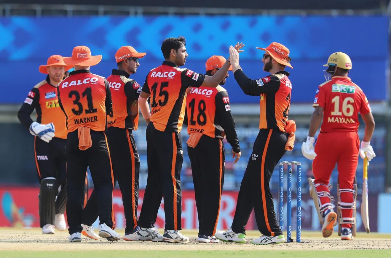 Sunrisers Hyderabad picked early wickets.