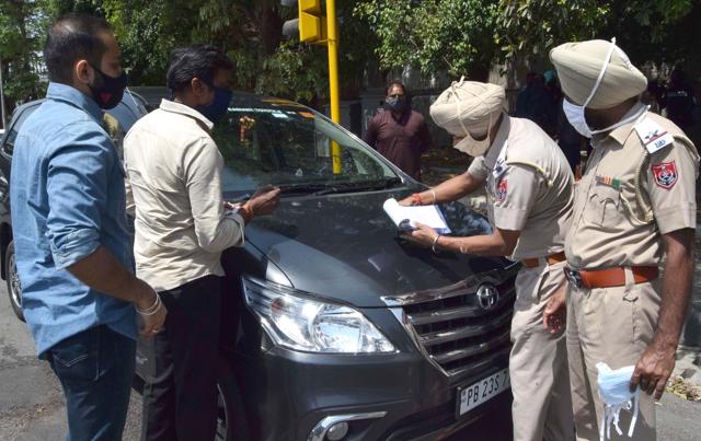 Mohali police issued 446 challans on Wednesday for violation of Covid safety norms. (Sanjeev Sharma/HT)