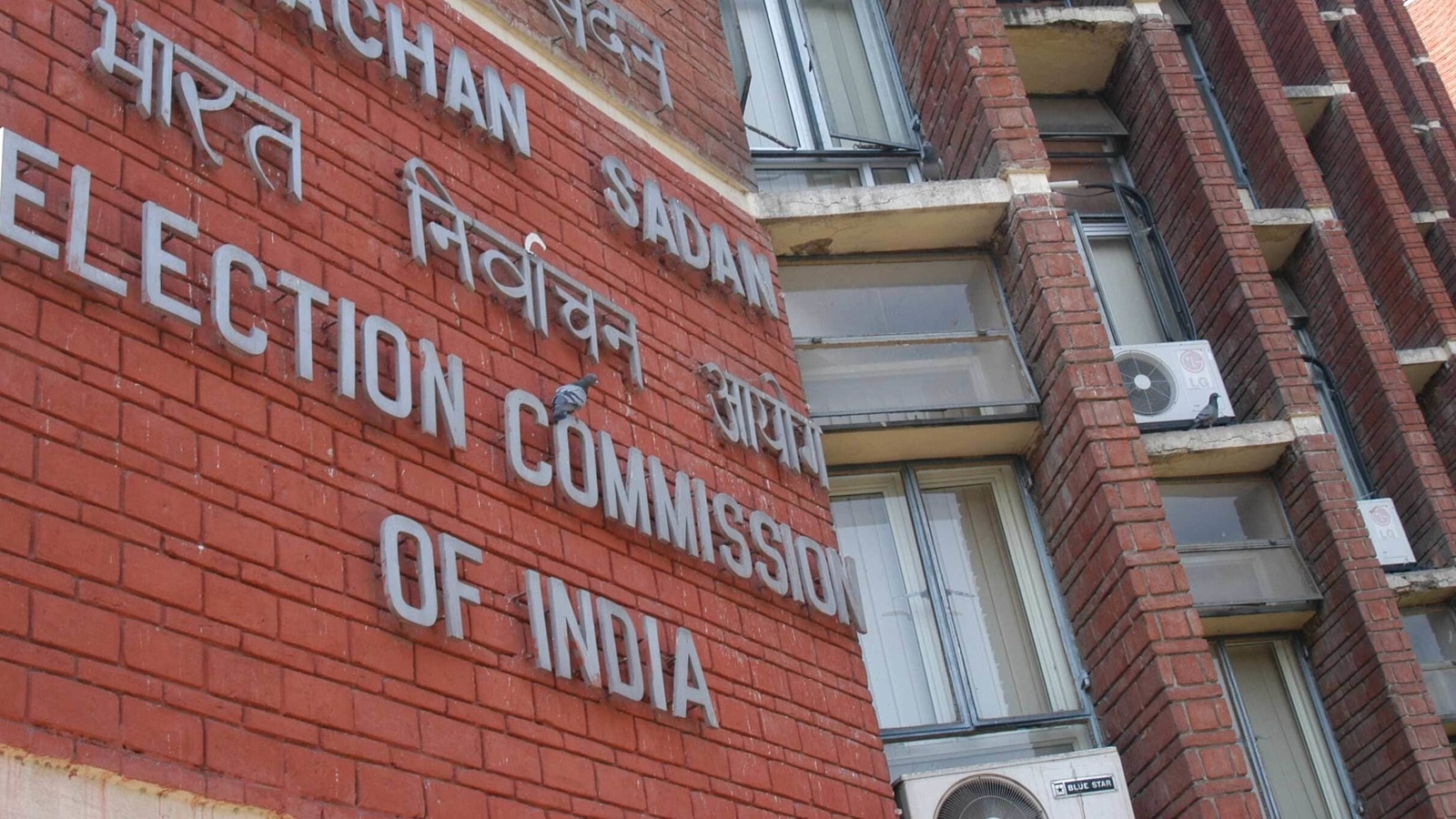 EC bans roadshows, restricts size of gatherings in Bengal