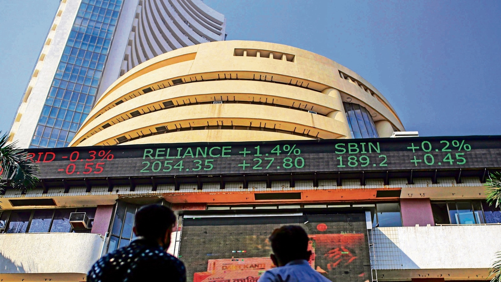 Sensex Tumbles Over 500 Points In Early Trade Nifty Slips Below 14200 Hindustan Times 1394