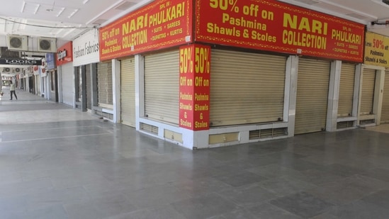 Haryana government on April 12 imposed a night curfew in the state amid the surge in the Covid-19 cases. In picture - Market closed due to Covid-19 lockdown in Chandigarh.(HT Photo)