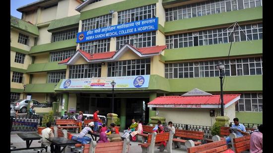 Indira Gandhi Medical College in Shimla has 150 beds, all of which are occupied. The hospital is placing more beds to meet the growing demand. (HT file photo) Indira Gandhi Medical College in Shimla has 150 beds, all of which are occupied. The hospital is placing more beds to meet the growing demand. (HT file photo)