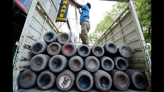 As per official statistics, 171.85 MT medical oxygen was supplied to Delhi between 10pm on April 21 and 6am on April 22 to 13 customers in Delhi. (PTI) As per official statistics, 171.85 MT medical oxygen was supplied to Delhi between 10pm on April 21 and 6am on April 22 to 13 customers in Delhi. (PTI)
