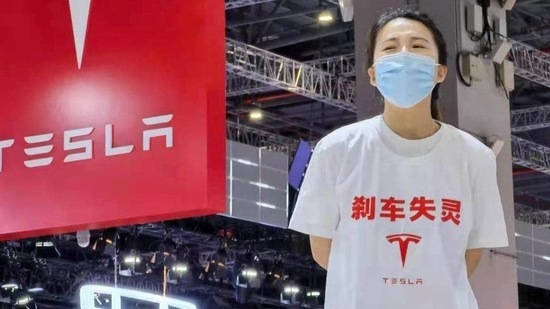 The customer, wearing a t-shirt that reads Brake Lost Control, was dragged away from the venue and detained for five days for her protest during the Shanghai Auto Show. The customer, wearing a t-shirt that reads Brake Lost Control, was dragged away from the venue and detained for five days for her protest during the Shanghai Auto Show.