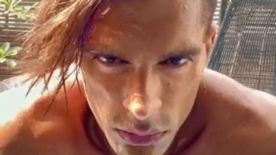 Karan Singh Grover shares new workout video.