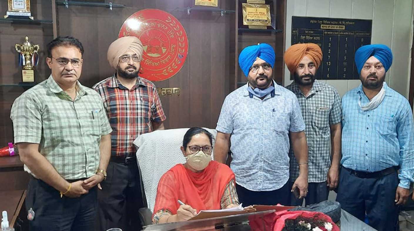 Jaswinder Kaur Jaswinder Kaur joined as new DEO elementary in Ludhiana on Thursday. (HT PHOTO) Jaswinder Kaur Jaswinder Kaur joined as new DEO elementary in Ludhiana on Thursday. (HT PHOTO)