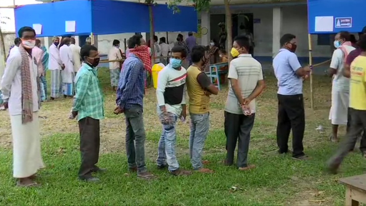People queue up to cast their vote for the sixth phase of the West Bengal polls.  (ANI photo)