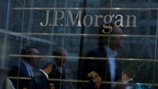 FILE PHOTO: Workers are reflected in the windows of the Canary Wharf offices of JP Morgan in London. (Reuters)