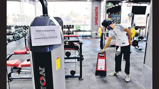 Gym owners say the government’s order has come as a double blow since they were already struggling to recover from the losses suffered due to the lockdown last year. (Harsimar Pal Singh/HT) Gym owners say the government’s order has come as a double blow since they were already struggling to recover from the losses suffered due to the lockdown last year. (Harsimar Pal Singh/HT)