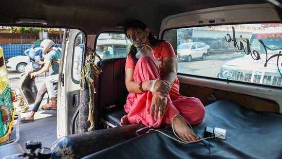 A Covid-19 patient on oxygen support waiting for admission amid a shortage of beds, at LNJP Hospital, in New Delhi on April 22. At least 15 hospitals across the city had less than five hours of oxygen on April 22, according to figures compiled by the Delhi government, which kept going back-and-forth with the Centre and neighbouring states to ensure supply.(Amal KS / HT Photo)