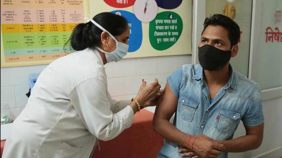 A health worker vaccinating a man against Covid-19 at Government Primary Health Center Bani Park in Jaipur, Rajasthan. (Himanshu Vyas/ Hindustan Times) A health worker vaccinating a man against Covid-19 at Government Primary Health Center Bani Park in Jaipur, Rajasthan. (Himanshu Vyas/ Hindustan Times)