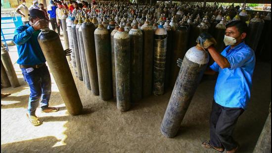 Workers check oxygen cylinders before transporting them to hospitals for Covid-19 patients, in Jabalpur on Sunday, April 18. (File photo) Workers check oxygen cylinders before transporting them to hospitals for Covid-19 patients, in Jabalpur on Sunday, April 18. (File photo)