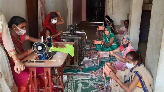 Till April 18, these 1,208 women SHGs made 9.39 lakh masks while 17 women SHGs made 1,248 PPE kits. (HT Photo) Till April 18, these 1,208 women SHGs made 9.39 lakh masks while 17 women SHGs made 1,248 PPE kits. (HT Photo)