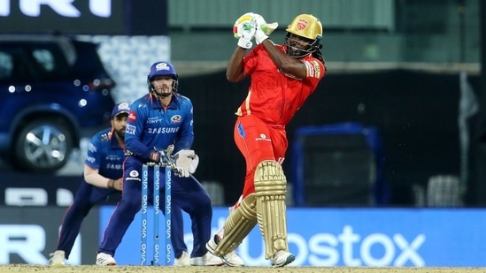 Chris Gayle remained unbeaten on 43 off 25 balls and added an unbeaten 79 runs with Rahul as PBKS cruised to a nine-wicket win.(IPL/Twitter)