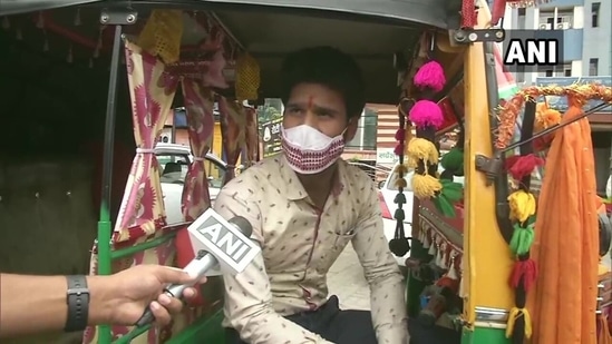 The image shows the auto driver from Ranchi giving free rides to needy. (Twitter/@ANI) The image shows the auto driver from Ranchi giving free rides to needy. (Twitter/@ANI)