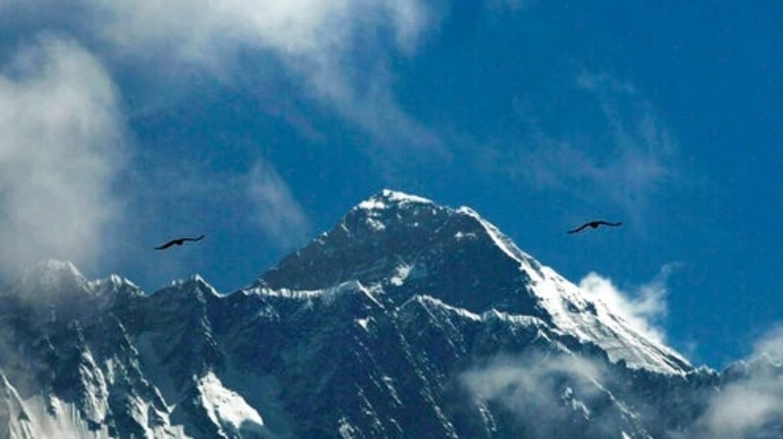 Nepal Issues Record Number Of Permits For Everest Expeditions Despite ...