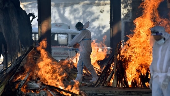 Delhi on Saturday recorded 357 deaths, its highest yet. (Photo by Sanjeev Verma/ Hindustan Times)(Sanjeev Verma/HT PHOTO)