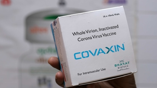 The DCGI had extended the shelf-life of Covishield from six to nine months from its manufacturing date in February.(Bloomberg)