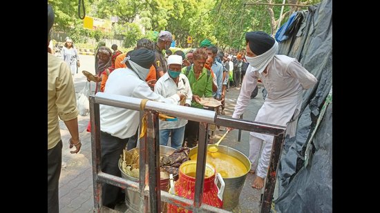 Delhi Sikh Gurdwara Management committee has restarted the langar seva for those in need. Delhi Sikh Gurdwara Management committee has restarted the langar seva for those in need.