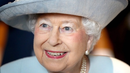 (FILES) In this file photo taken on February 20, 2018 Britain's Queen Elizabeth II visits the Royal College of Physicians in London. (AFP) (FILES) In this file photo taken on February 20, 2018 Britain's Queen Elizabeth II visits the Royal College of Physicians in London. (AFP)
