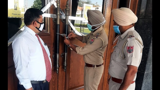 Police personnel sealing Three Palms Resort in Bathinda on Sunday. (Sanjeev Kumar/HT) Police personnel sealing Three Palms Resort in Bathinda on Sunday. (Sanjeev Kumar/HT)