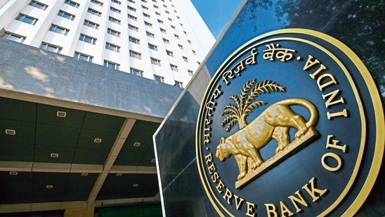 According to rating agency Icra, state-owned banks raised <span class='webrupee'>₹</span>12,000 crore and private banks raised <span class='webrupee'>₹</span>53,600 crore of equity capital in FY21.(Mint Archives) According to rating agency Icra, state-owned banks raised <span class='webrupee'>₹</span>12,000 crore and private banks raised <span class='webrupee'>₹</span>53,600 crore of equity capital in FY21.(Mint Archives)