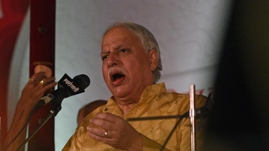 Rajan Mishra performs during the Sawai Gandharva Bhimsen Mahotsav in this file photo. (Pratham Gokhale/HT Photo)