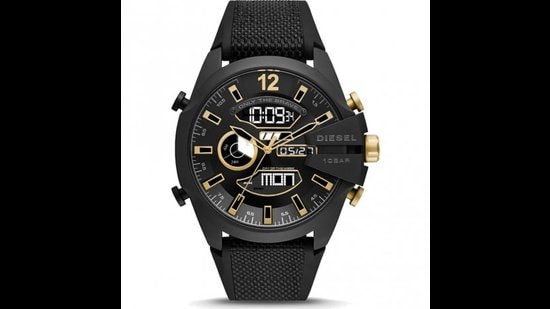 The three-hand movement watch with a black silicone strap by Diesel The three-hand movement watch with a black silicone strap by Diesel