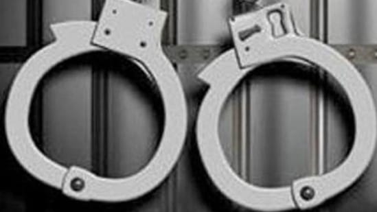 The accused were trying to sell the drug at a higher price than its MRP (maximum retail price) tothe needy persons, the police official said.(HT Archives. Representative image) The accused were trying to sell the drug at a higher price than its MRP (maximum retail price) tothe needy persons, the police official said.(HT Archives. Representative image)