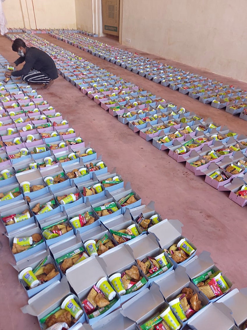 Hazrat Nizamuddin Dargah committee has been distributing Iftari packets to the underprivileged. Hazrat Nizamuddin Dargah committee has been distributing Iftari packets to the underprivileged.