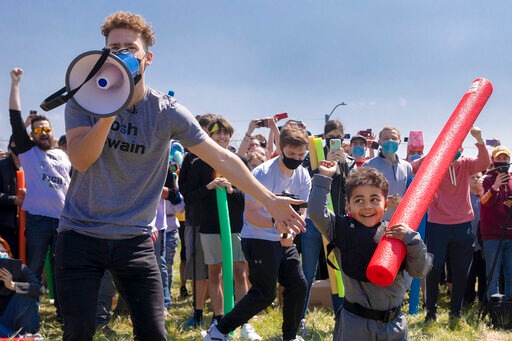 Josh Swain, left, declares Lincoln native four-year-old Joshua Vinson Jr., right, the ultimate Josh after the Josh. (AP) Josh Swain, left, declares Lincoln native four-year-old Joshua Vinson Jr., right, the ultimate Josh after the Josh. (AP)
