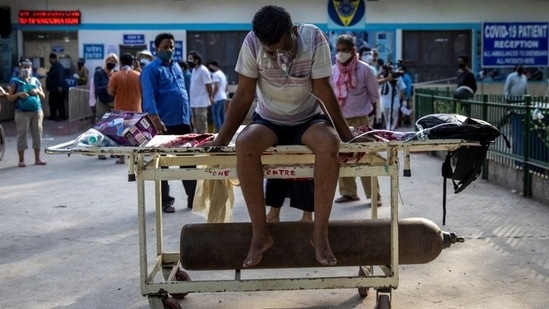 A patient suffering from the coronavirus disease waits to get admitted outside the casualty ward at Guru Teg Bahadur Hospital amid the spread of the disease in New Delhi.(Reuters)