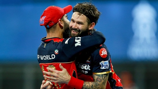 RCB's Kane Richardson with Virat Kohli.(PTI)