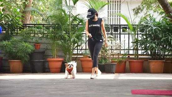 Sophie Choudry was seen strolling with her pet dog.(Varinder Chawla)