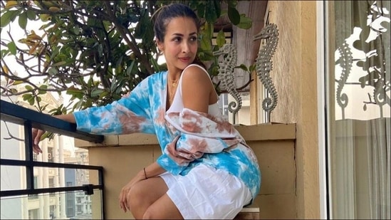 Malaika Arora suggests 3 Yoga exercises to say ‘hello’ to radiant skin | Watch(Instagram/malaikaaroraofficial)