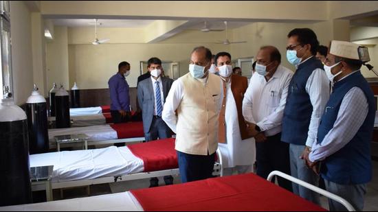Himachal CM Jai Ram Thakur inspecting the newly set up Covid treatment facility in Sundernagar on Tuesday. (Birbal Sharma/HT) Himachal CM Jai Ram Thakur inspecting the newly set up Covid treatment facility in Sundernagar on Tuesday. (Birbal Sharma/HT)