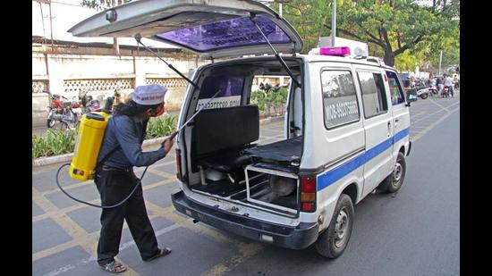 The ACP and the RTA secretary said that the people can file complaints against the ambulance operators for over-charging. The police will take stern action against them. (HT PHOTO)