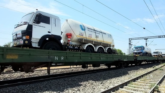 The four tankers arrived at Nashik carried 15 metric tonnes of liquid oxygen each in what is called as the “Ro-Ro Express” that brought the oxygen from Visakhapatnam.(HT Photo) The four tankers arrived at Nashik carried 15 metric tonnes of liquid oxygen each in what is called as the “Ro-Ro Express” that brought the oxygen from Visakhapatnam.(HT Photo)