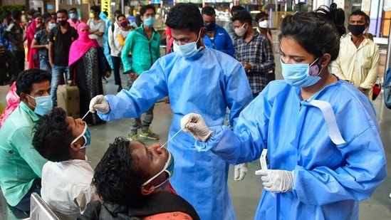 Last week, the researchers predicted the pandemic may peak between May 11-15 with 33-35 lakh total active cases and decline steeply by the end of May.(PTI)