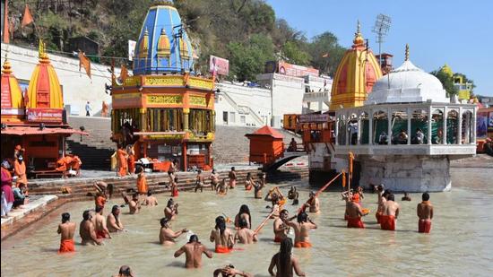 Last Shahi Snan of Mahakumbh, most Akhada seers participate in symbolic manner