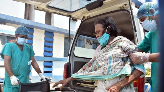 Health workers help a Covid-19 patient to a government Covid hospital, in Kolkata. (File photo)