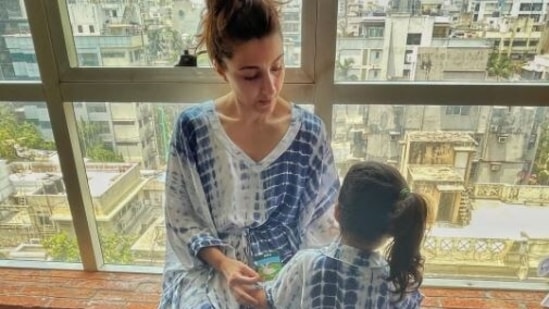 Soha Ali Khan shared a picture with daughter Inaaya Naumi Kemmu.