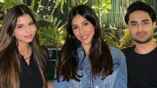 Suhana poses with her cousin Arjun and his girlfriend Manavi. Suhana poses with her cousin Arjun and his girlfriend Manavi.