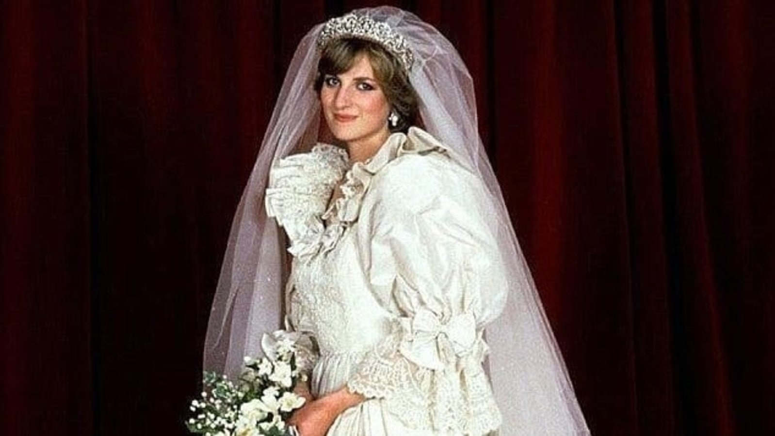 The Princess Diana 19” Porcelain Wedding Dress Bride Doll by The Danbury  Mint | eBay