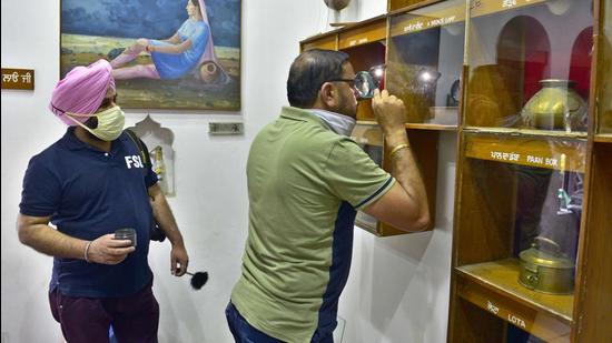 Forensic team experts at the PAU museum after the theft. (Gurpreet Singh/HT) Forensic team experts at the PAU museum after the theft. (Gurpreet Singh/HT)