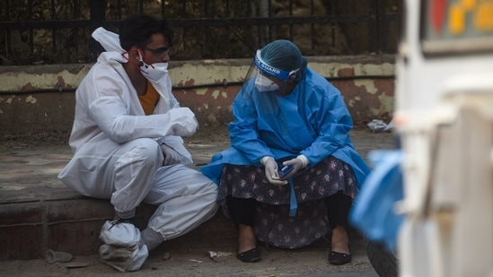 Family members of a Covid-19 victim consoling each other at the LNJP mortuary, in New Delhi on April 27. The previous 24-hour period was also the deadliest day so far, with 3,293 fatalities carrying the toll to 201,187.(Amal KS / HT Photo)