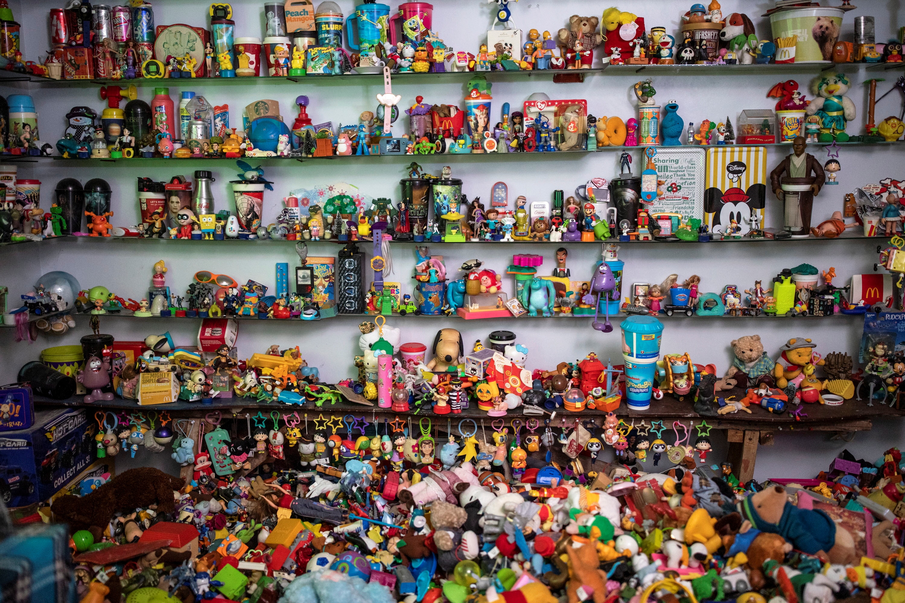 Огромная коллекция игрушек