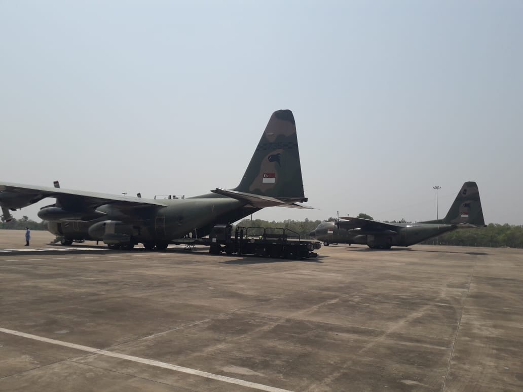 Two C-130 aircraft of the Singapore air force ferried 256 empty oxygen cylinders to the Panagarh airbase in West Bengal on Wednesday. (Photo: IAF) Two C-130 aircraft of the Singapore air force ferried 256 empty oxygen cylinders to the Panagarh airbase in West Bengal on Wednesday. (Photo: IAF)