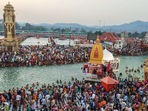 Devotees gather to offer prayers during the third 'Shahi Snan' of the Kumbh Mela 2021, at Har ki Pauri Ghat in Haridwar, Wednesday.(PTI) Devotees gather to offer prayers during the third 'Shahi Snan' of the Kumbh Mela 2021, at Har ki Pauri Ghat in Haridwar, Wednesday.(PTI)
