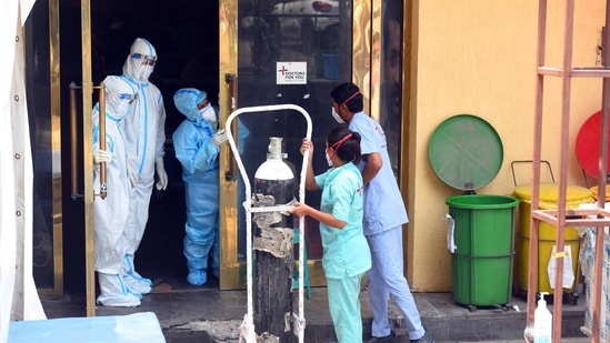 An oxygen cylinder being moved to the temporary Covid-19 care centre attached to LNJP Hospital in New Delhi on April 28. Dozens of new oxygen generators are expected to start functioning in the Capital, and more tankers are expected to be pressed into service to bring in stocks from large plants in neighbouring states.(Raj K Raj / HT Photo)